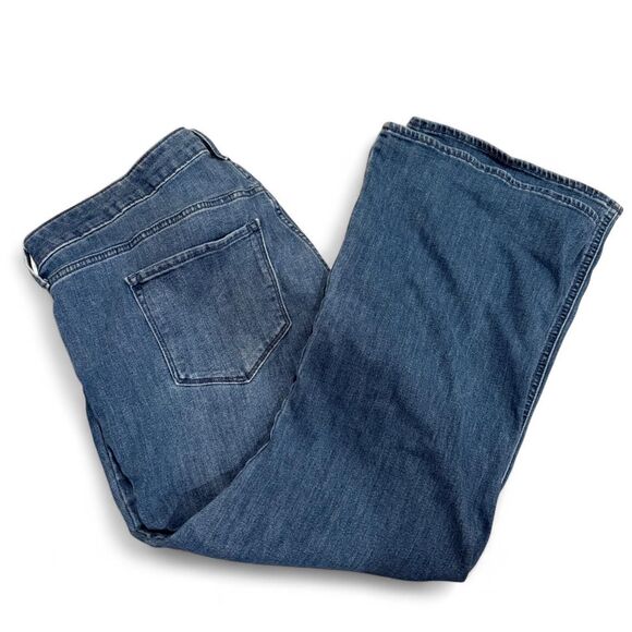 Old Navy Women's Blue Wash Denim Flare Jeans Sz 20 - EUC - Picture 2 of 4